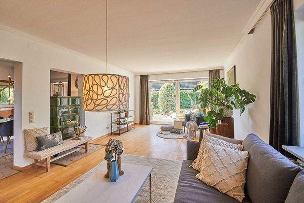 helles und großzügiges Wohnzimmer