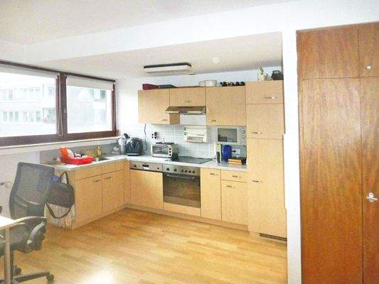 Blick zur Küche- praktisch- Abstellraum direkt daneben