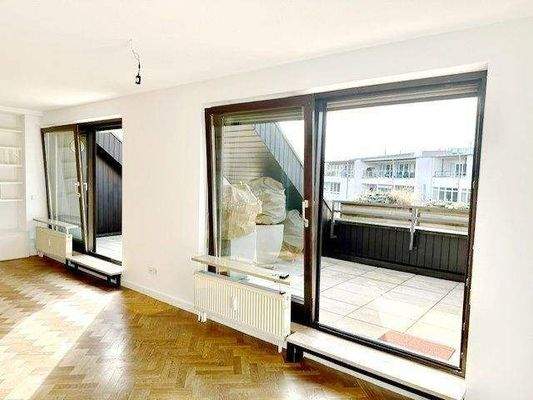 Wohnzimmer Blick zur Dachterrasse 3