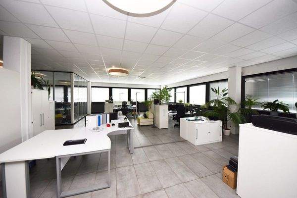 Weitere offene Bürofläche