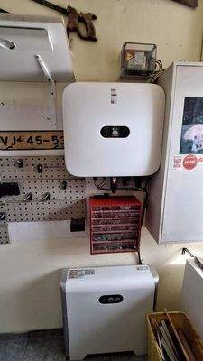 Wechselrichter+Speicher für PV im Heizraum