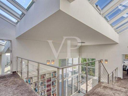 Galerie mit einzigartiger Fensterdachkonstruktion