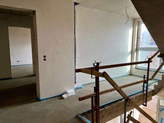 Treppenhaus mit Fahrstuhl