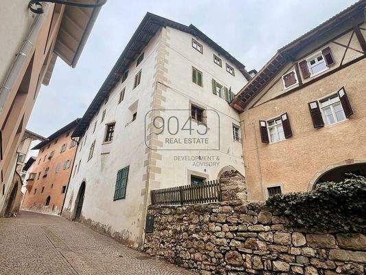 Historisches Anwesen im Herzen von Montan