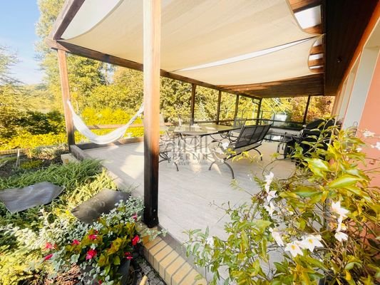 überdachte Terrasse