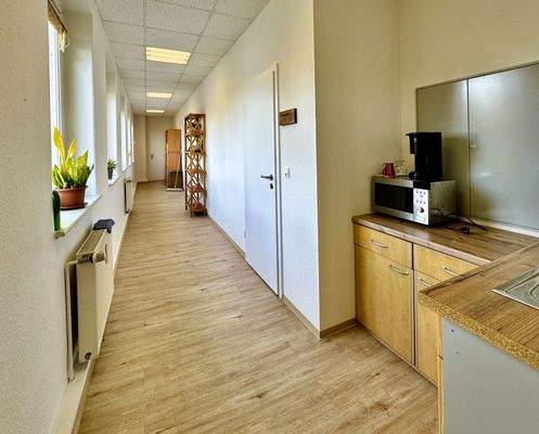 2. OG links Flur m. Teeküche