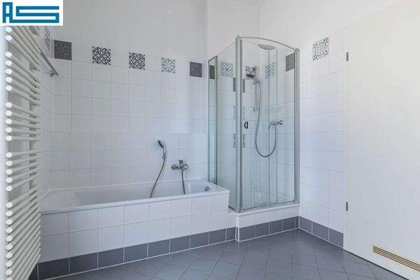 Bad mit Wanne, Dusche und...