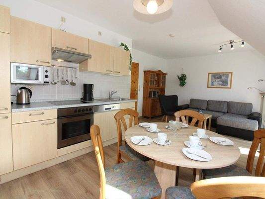 Wohnraum mit Küche und Essplatz