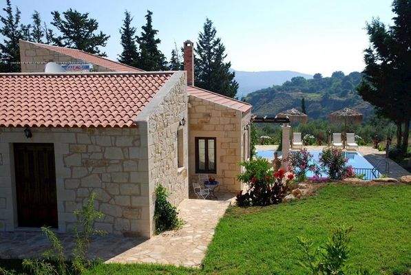 Kreta, Maza: Steinvilla mit beheiztem Pool und Garten in ruhiger Lage zu verkaufen