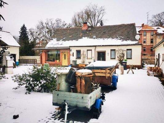 Wohnhaus vom Tor aus