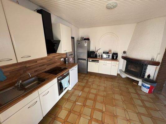 Küche Bild 2 mit Ofen, Whg. EG