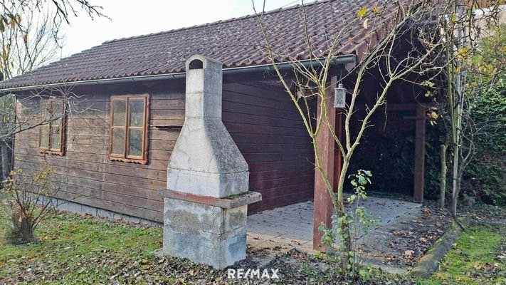 5 Garten mit Kamin Hütte
