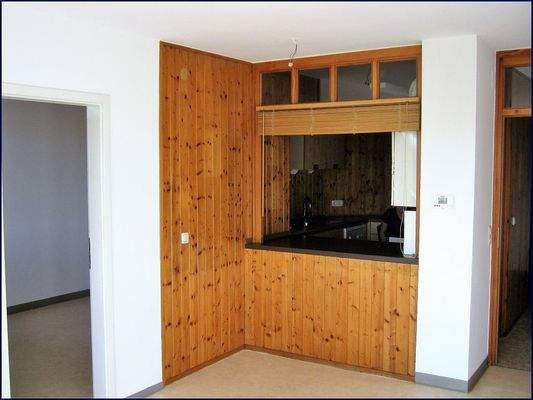 Durchreiche Küche zum Wohn-/Esszimmer