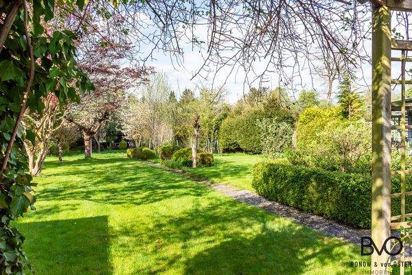 Idyllischer Garten mit viel Privatsphäre