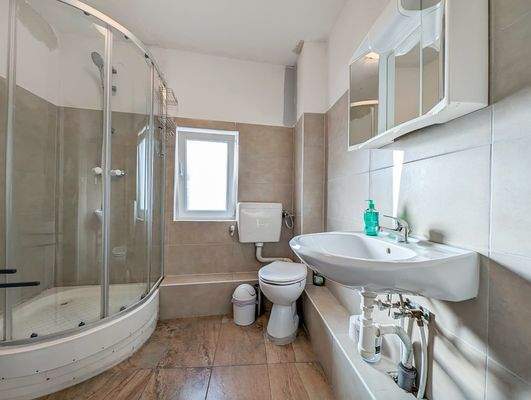 Badezimmer Obergeschoss Treppenhaus