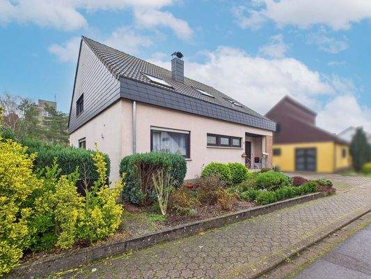 Vielseitiges Zweifamilienhaus in Dillingen, Pachtener Heide