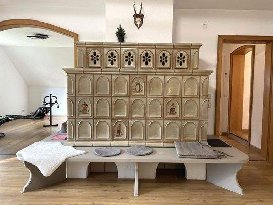 Genießen Sie an kühlen Herbst- und Wintertagen auf der Sitzbank die Atmosphäre und wohlige Wärme.