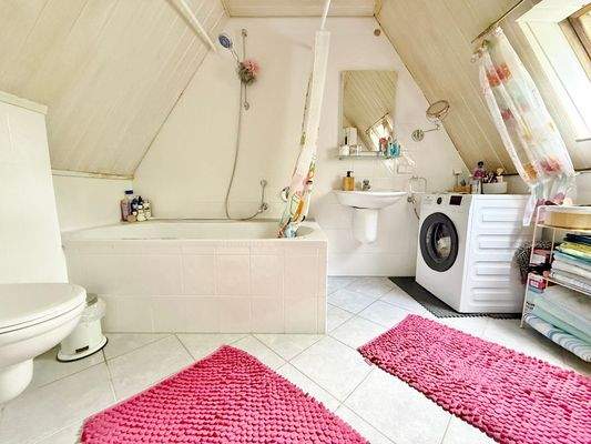 1. Haus – OG / Wannenbad