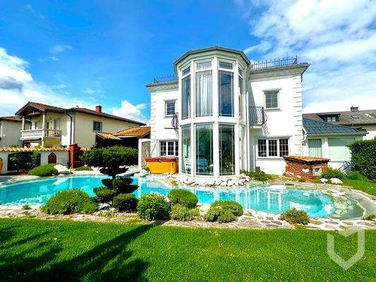 Außenansicht mit Pool