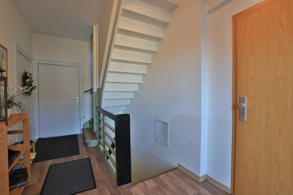 Treppenhaus 1. Obergeschoss, Wohnung links