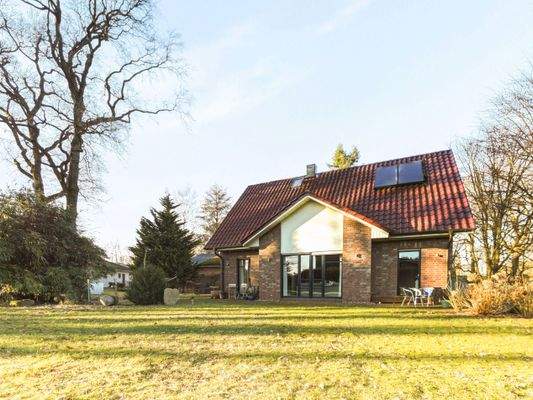 Garten mit Blick auf die Terrasse