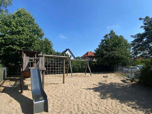  Spielplatz innerhalb des Wohngebiets