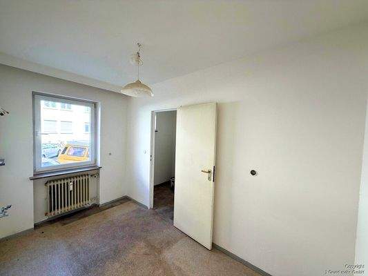 Küche mit funktionalem Nebenraum