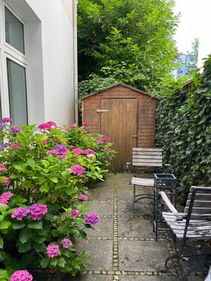 Ihre neue Terrasse zum ruhigen Hinterhof gelegen