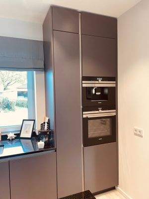 Kaffeeautomat und Backofen.jpg