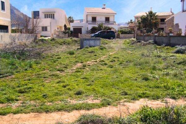 Grundstück mit Projekt für Haus mit Pool