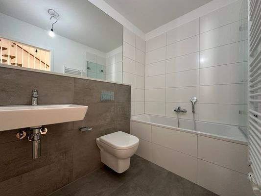 Modernes Badezimmer oben