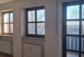 Wohnzimmer mit Balkon