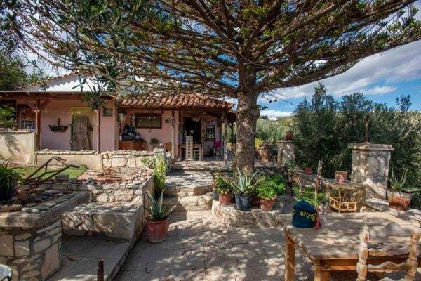 Kreta, Athanati: Kleines Haus mit großem Garten zu verkaufen
