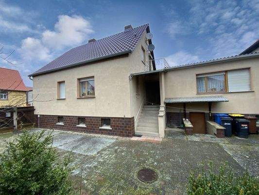 Hof mit Eingangsbereich