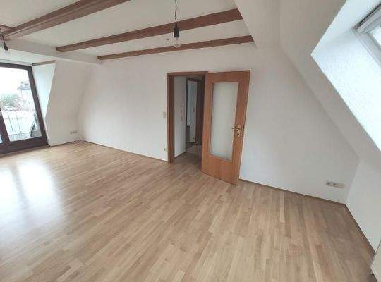 Wohnzimmer mit Balkon BIld 3