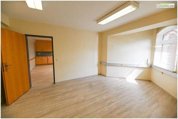 verschiedene Büroräume beider Büroteile