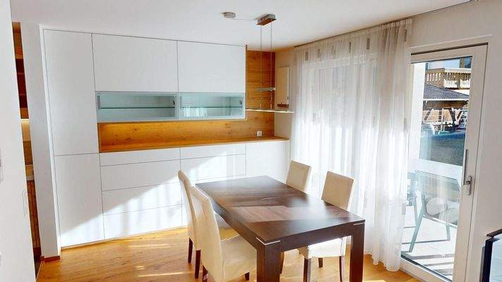 DE | Neuwertige 4-Zimmer-Maisonette in Rabland! 165 m² Garten, 2 Terrassen, Balkon, vollmöbliert, 3 Parkplätze – jetzt besichtigen! IT | Duplex 4 locali come nuovo a Rablà! Giardino 165 m², 2 terrazze, balcone, arredato, 3 posti auto – visita ora! EN | Li