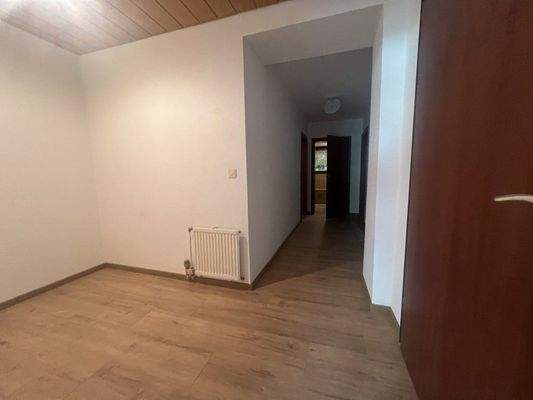 Haus-Gießen-Marburger-Straße-30-50120-001-WE01-Flu