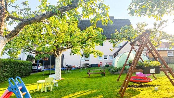 Garten und Rückseite