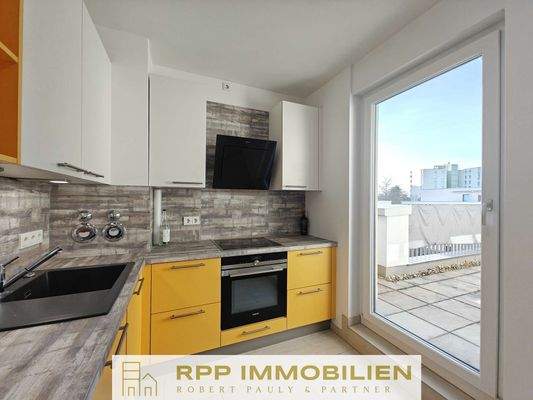 Küche mit Einbauküche