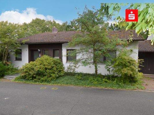 Hauseingang mit Garage