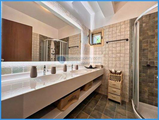 7a649ce3b1e640f5b61d72a4e6a9b26f-original