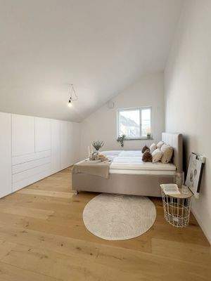 Schlafzimmer mit Einbauschrank