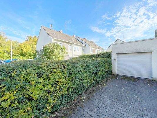 Garage direkt neben dem Grundstück