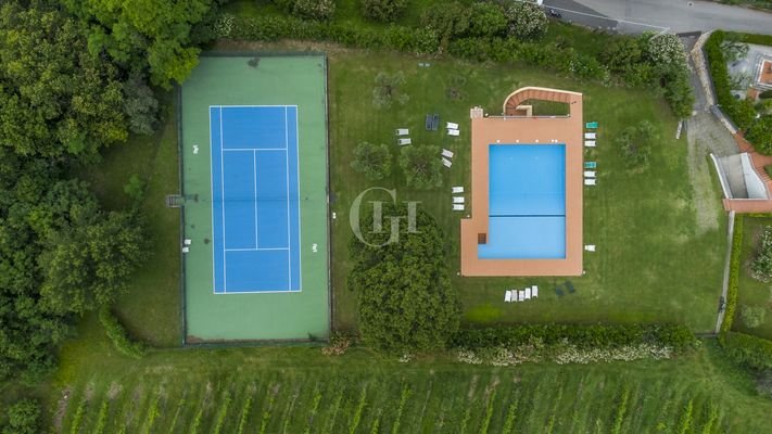 Pool und Tennis 