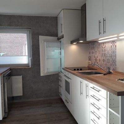 Der Flur führt in den Küchenbereich