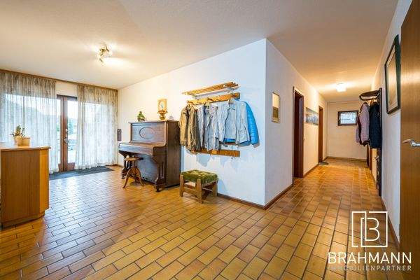 Flur UG mit Zugang zum Innenhof