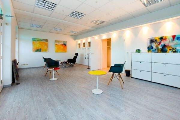 großzügiger Praxisraum