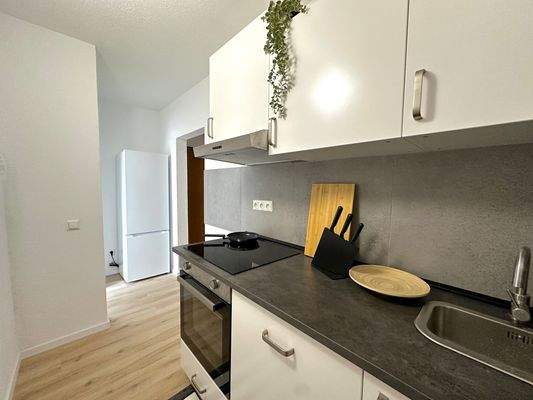 Moderne weiße Küche