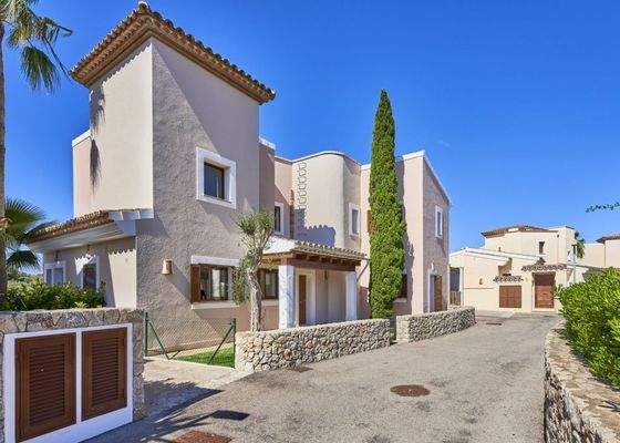 Neubau-Villa neben dem Golfplatz zu verkaufen in Nova Santa Ponsa, Mallorca